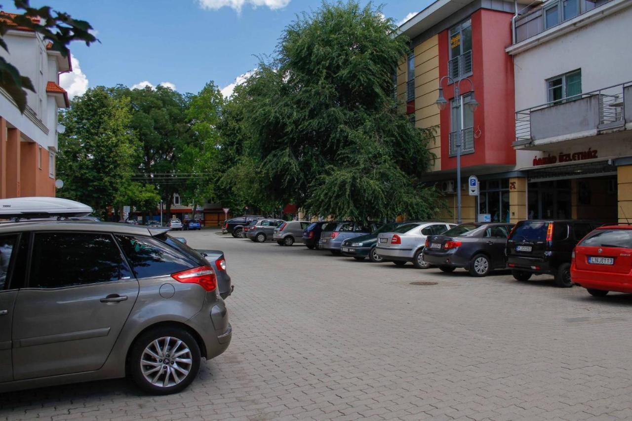 Jozsef Attila Lakas Apartman Hajduszoboszlo Bagian luar foto